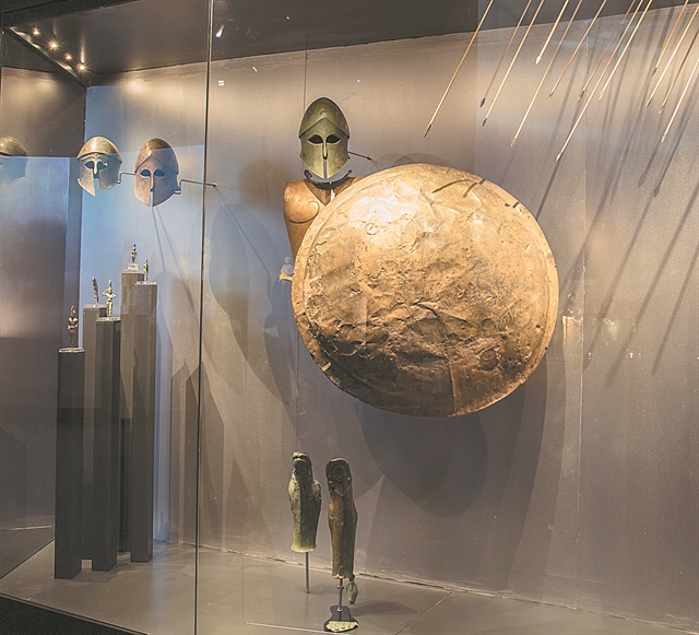 Η επιστροφή των Μαραθωνομάχων, η προτομή του Θεμιστοκλή