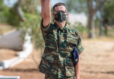 Ορκίστηκε φαντάρος στον Εβρο ο γιος τού Κυριάκου Μητσοτάκη