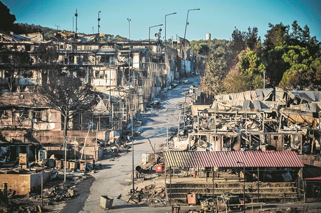Με μπουλντόζες ο επίλογος στη Μόρια