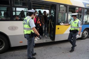 Κοροναϊός:  Εντείνονται οι έλεγχοι για τήρηση των μέτρων – 25 παραβάσεις για μη χρήση μάσκας
