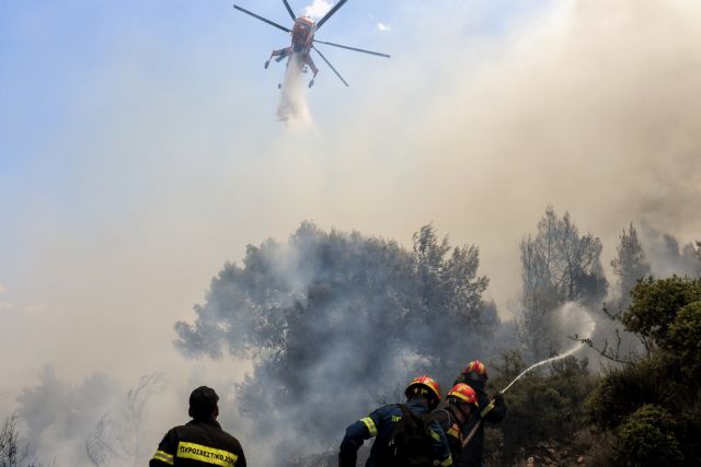 Μεγάλη φωτιά στη Φέριζα Καλυβίων – Εκκενώθηκαν οικισμός και οικοτροφείο