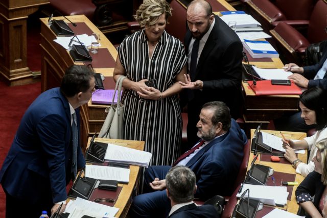 ΚΙΝΑΛ: Τροπολογία για τον αποκλεισμό των χρυσαυγιτών από τις εκλογές