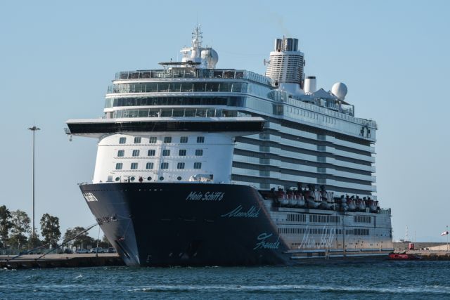 Στην Κέρκυρα έδεσε το «Mein Schiff 6» – Ξεναγούνται στο νησί οι 922 επιβάτες