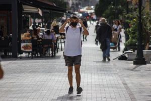 Κοροναϊός : Κάτω των 40 ετών τα μισά κρούσματα