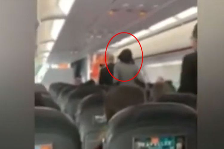 Έβηχε επίτηδες πάνω στους συνεπιβάτες φωνάζοντας «όλοι θα πεθάνουν»