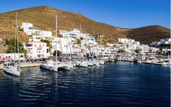 Εκτακτα μέτρα στην Κύθνο – Μάσκες παντού, πλαφόν εννέα ατόμων στις συναθροίσεις