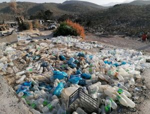 Απίστευτες εικόνες: Απέραντη χωματερή το καμένο ΚΥΤ Μόριας