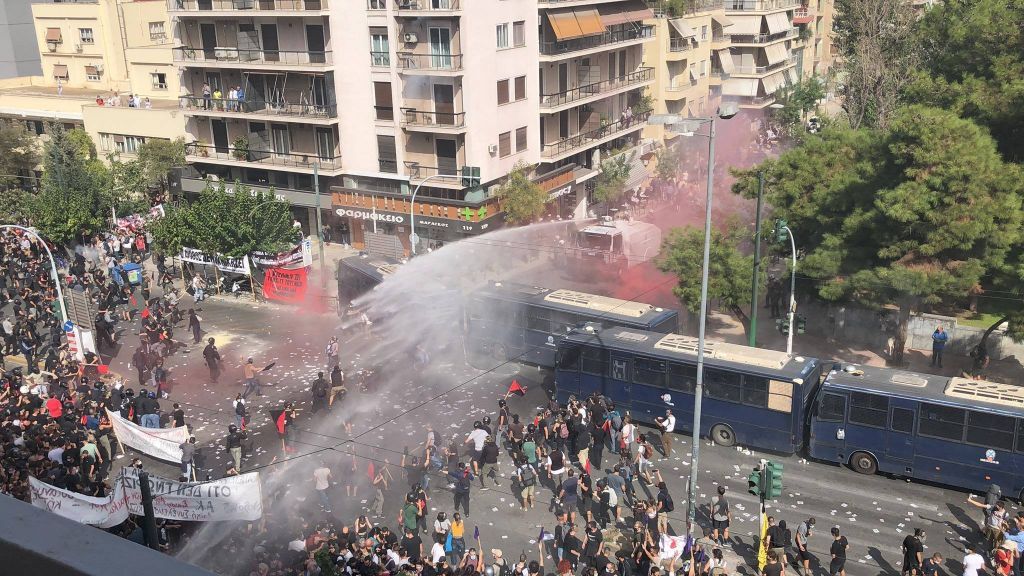 Δίκη Χρυσής Αυγής: Νέες φωτογραφίες από τα επεισόδια έξω από το Εφετείο