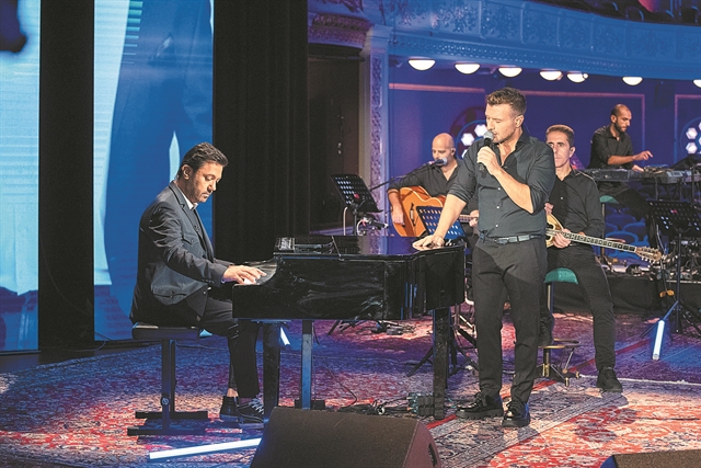 Οι μεγάλες επιτυχίες του Γιάννη Πλούταρχου από το Δημοτικό Θέατρο Πειραιά