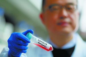 Κοροναϊός: Ακριβές οι θεραπείες αντισωμάτων – Θα είναι διαθέσιμες μόνο για τους πλούσιους;