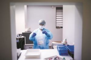 Πώς η ρύπανση του αέρα ευθύνεται για τους αυξημένους θανάτους από Covid-19