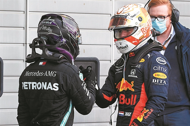 Φλερτ Φερστάπεν με Mercedes;