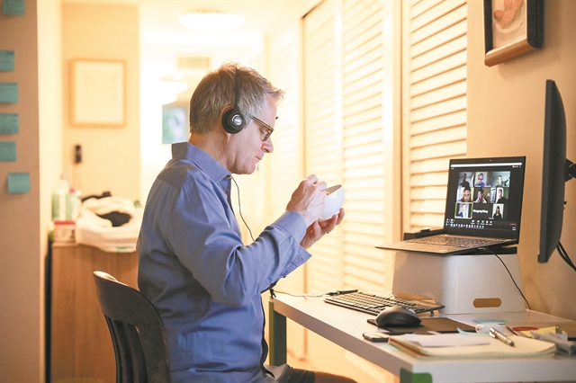 «Τα αφεντικά επιστρέφουν, οι εργαζόμενοι όχι»