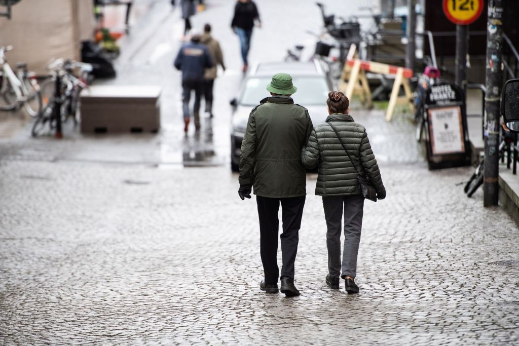 Κοροναϊός: Φρικτά νέα για την Ευρώπη, αυξάνονται τα κρούσματα στους ηλικιωμένους