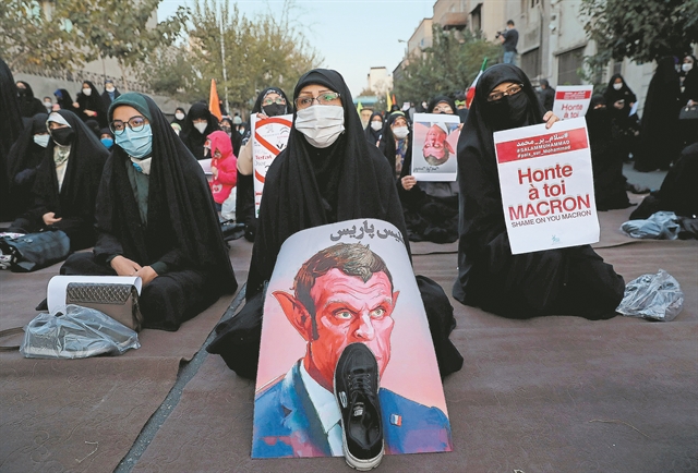 Ο Ερντογάν στήνει τώρα και θρησκευτικό πόλεμο