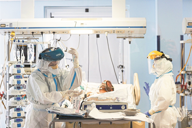 Ενα βήμα πριντον υποχρεωτικόεμβολιασμό