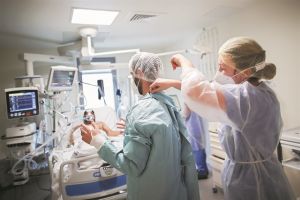 O μητροπολίτης Αιγιαλείας θετικός στον κορωνοϊό