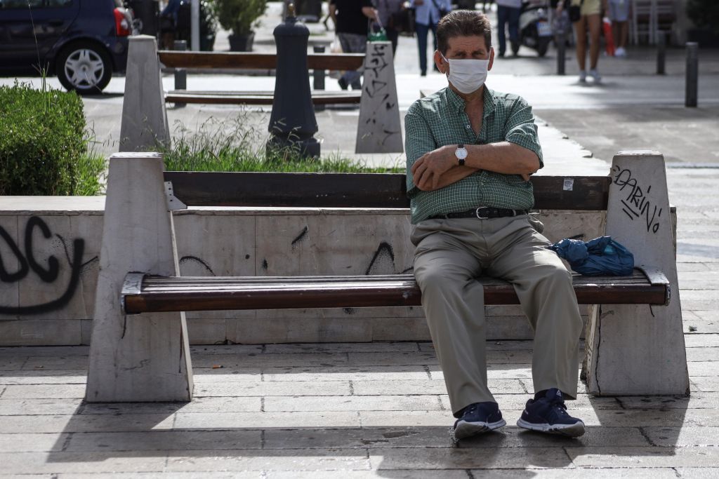 Κοροναϊός: Πονοκέφαλος η διασπορά σε κλειστούς χώρους τον χειμώνα
