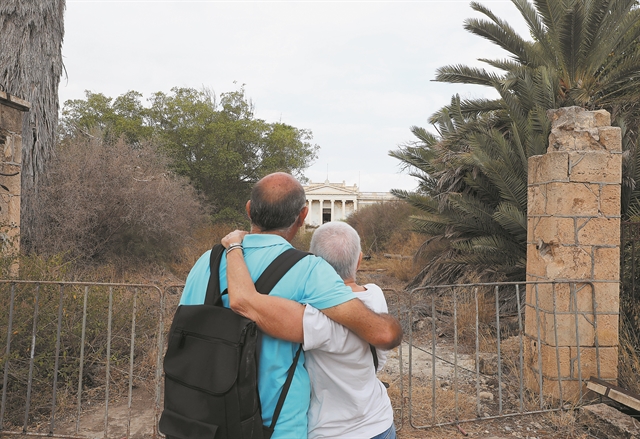 Για τσάι στην πόλη την όμορφη,που τη σκυλεύει ο στρατός του