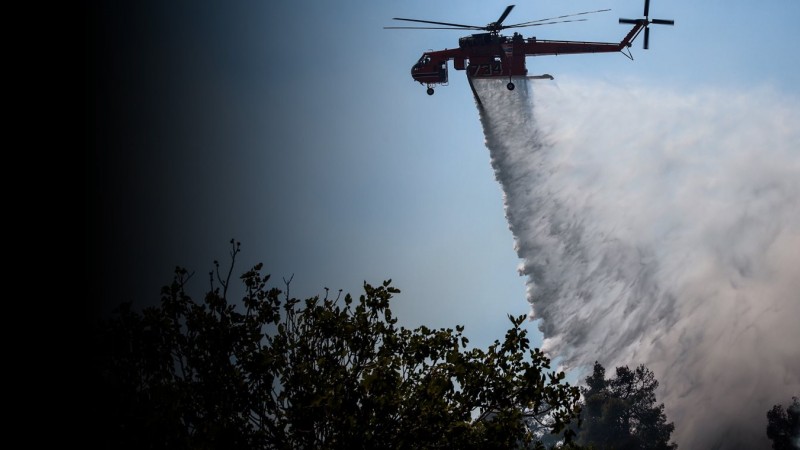 Πυρκαγιά στη Ζάκυνθο: Οι φλόγες έφτασαν πάνω από το Ναυάγιο