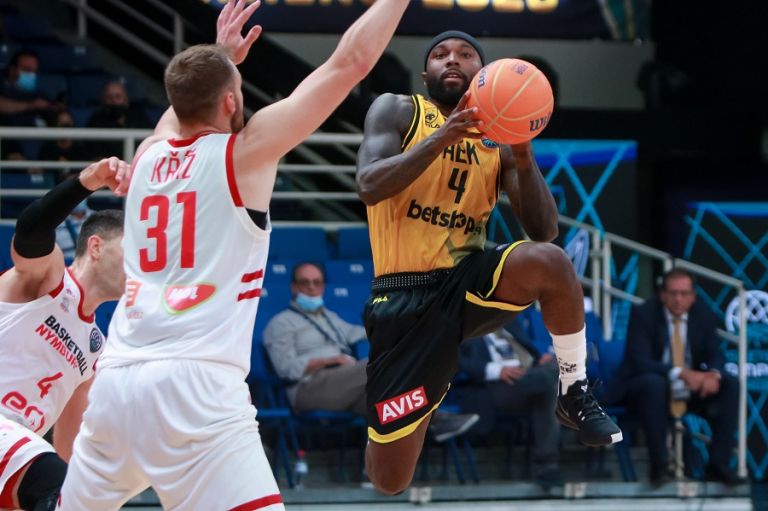 Πέρασε η ΑΕΚ