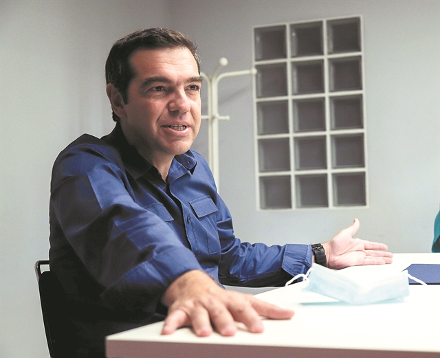 Παίζει με το «χαρτί» των 12 μιλίων