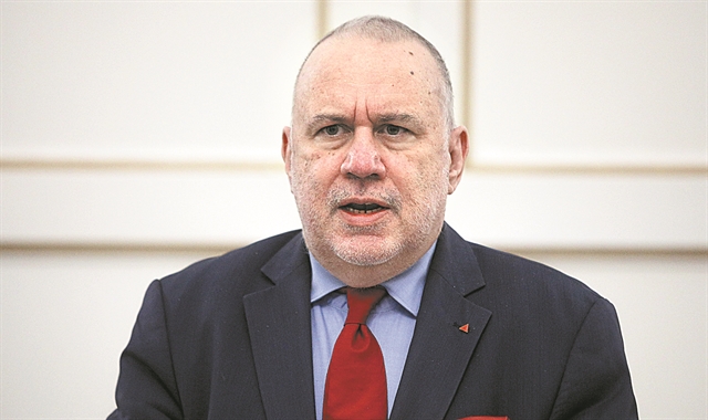 Aντιπολίτευση με τετραγωνικά