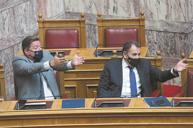 Στις αποσκευές Λαβρόφ, οι διπλές κυρώσεις στη Μόσχα