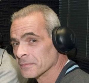 Κώστας Μπατής : Ένας τζέντλεμαν του παρκέ και του μικροφώνου