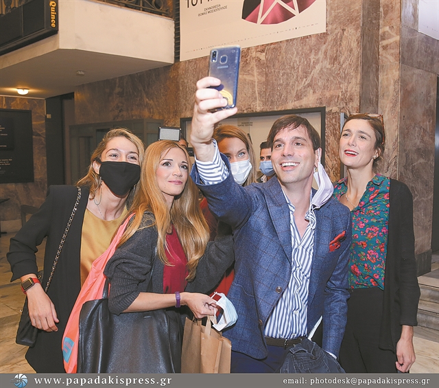 Το McQueen παλτό, η Hermes, τα βραβεία «Μερκούρη»