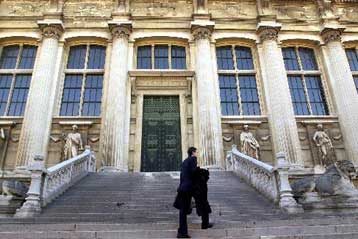 Στο εδώλιο μεθυσμένη αναισθησιολόγος που προκάλεσε θάνατο ασθενούς στο χειρουργείο