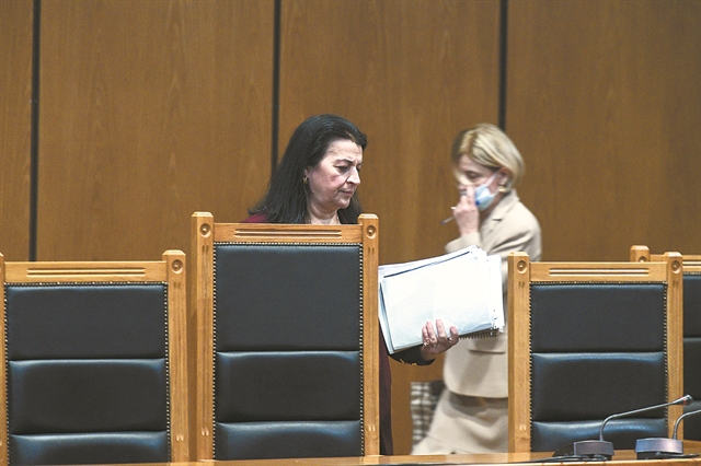 Οταν η πρόεδρος αδειάζει την εισαγγελέα