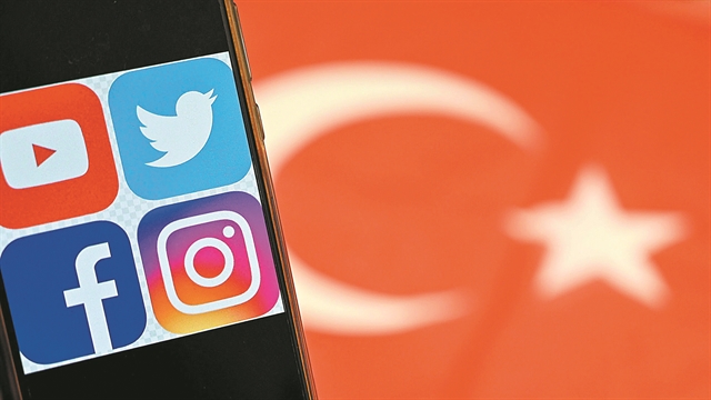 Ο Ερντογάν απειλεί με μπλόκο το Facebook