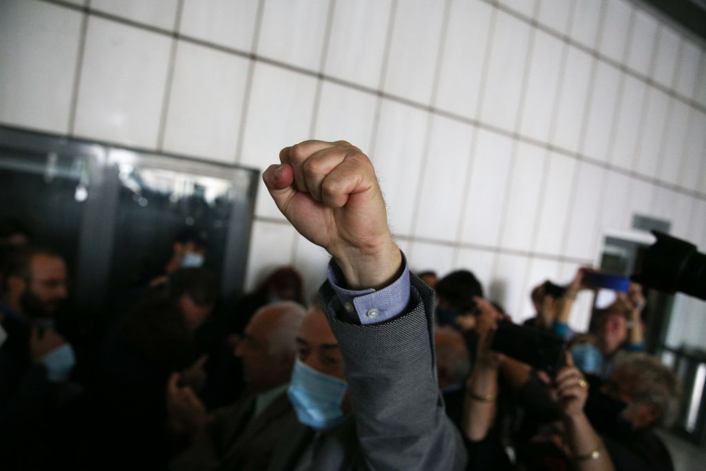 Δίκη Χρυσής Αυγής: Δικαίωση από την ιστορική απόφαση – Θλιβεροί ως το τέλος οι χρυσαυγίτες