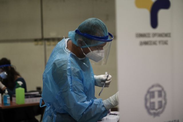 Εκτός ελέγχου η αύξηση των κρουσμάτων: Σε «κόκκινο» συναγερμό κυβέρνηση και ειδικοί