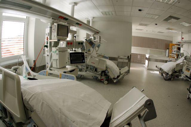 Κοροναϊός: Συναγερμός για τις ΜΕΘ στην Αττική –  Ρεκόρ διασωληνωμένων