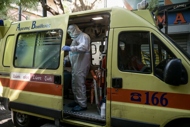 Τρόμος πανδημίας στη χώρα με 460 κρούσματα και πέντε νεκρούς