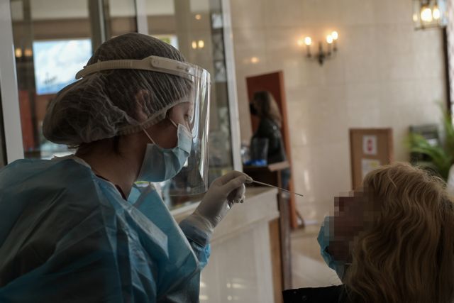 Κρύος ιδρώτας από τα 508 κρούσματα – Πόλεις σε κατάσταση συναγερμού