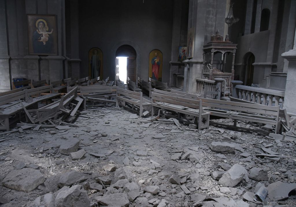 Αρμενία: Βομβάρδισαν καθεδρικό ναό – Τραυματίες τρεις δημοσιογράφοι