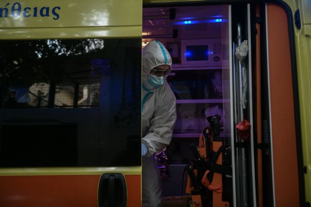 Κοροναϊός: Τρομάζουν οι 13 νεκροί και οι 93 διασωληνωμένοι