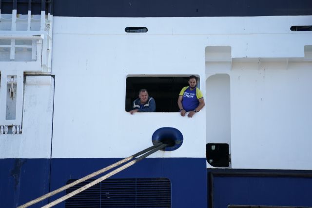 Κοροναϊός: Τρία κρούσματα σε πλοίο – Επιστρέφει στον Πειραιά