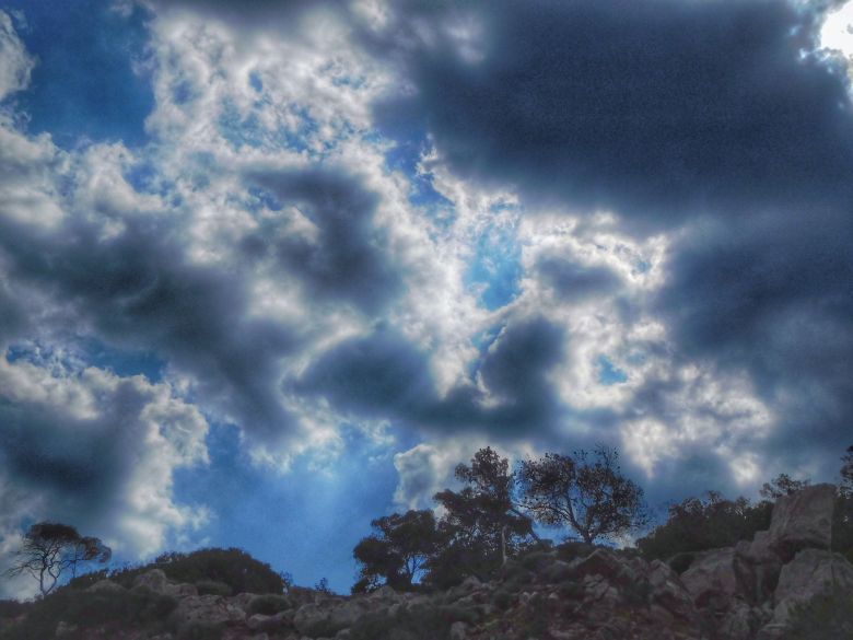 Καιρός : Τοπικές νεφώσεις και άνοδος της θερμοκρασίας το Σάββατο