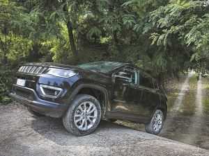 Στην Ελλάδα τα υβριδικά Renegade 4Xe και Compass 4Xe