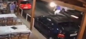 Τροχαίο – σοκ: Οδηγός μηχανής χωρίς δίπλωμα παρέσυρε σερβιτόρο – Χαροπαλεύουν και οι δύο