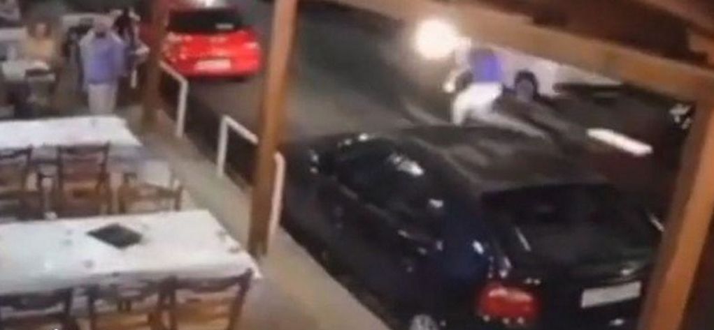 Τροχαίο – σοκ: Οδηγός μηχανής χωρίς δίπλωμα παρέσυρε σερβιτόρο – Χαροπαλεύουν και οι δύο