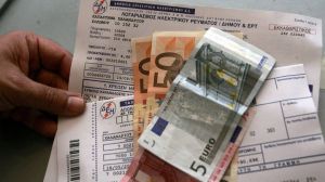 ΔΕΗ: Εκπτώσεις στα τιμολόγια και δωρεάν πάγιο – Από πότε ισχύουν