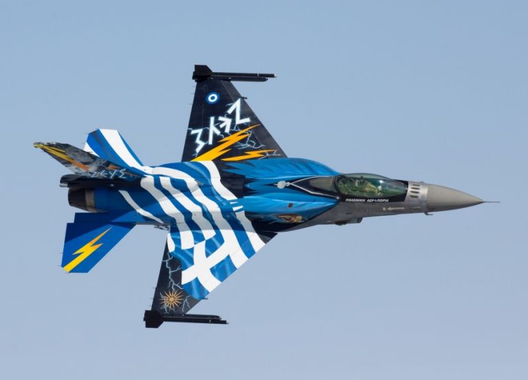 28η Οκτωβρίου : Αυτός είναι ο Χανιώτης πιλότος του «Ζευς» που συγκίνησε με το μήνυμά του | tanea.gr
