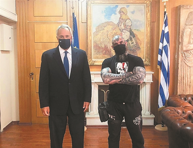 Διγλωσσία ΣΥΡΙΖΑ και για την ενίσχυση του ΕΣΥ  