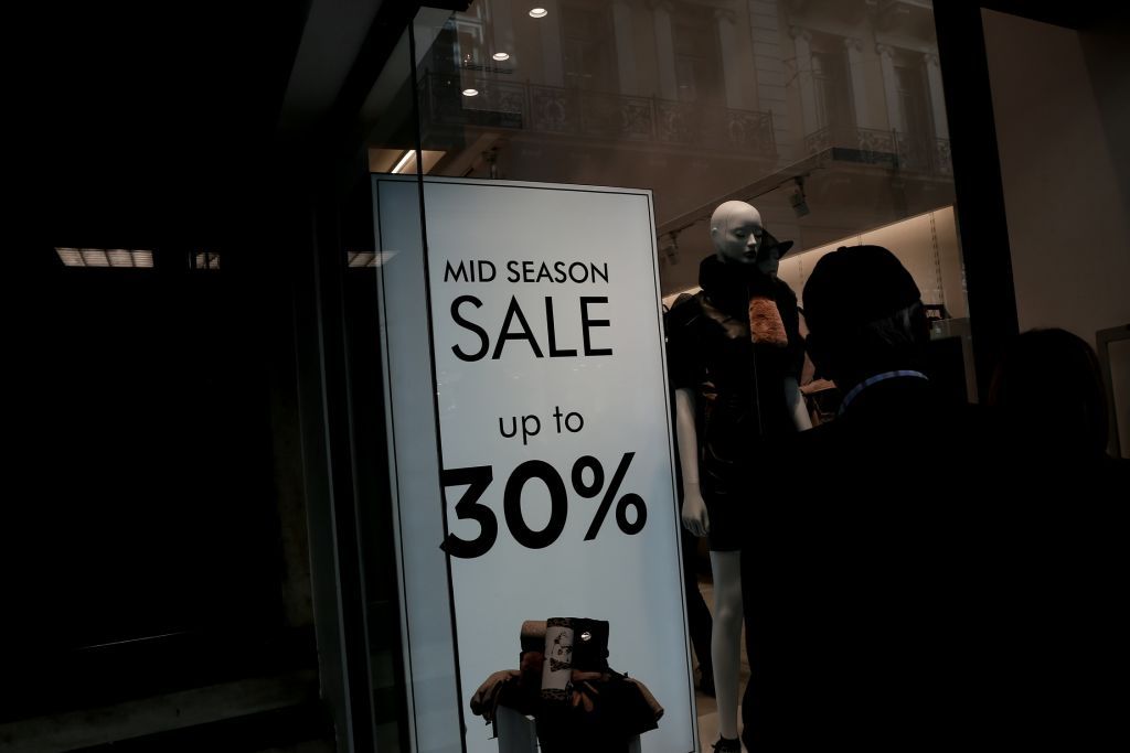 Φθινοπωρινές εκπτώσεις : Πότε ξεκινούν – Τι πρέπει να γνωρίζουν οι καταναλωτές