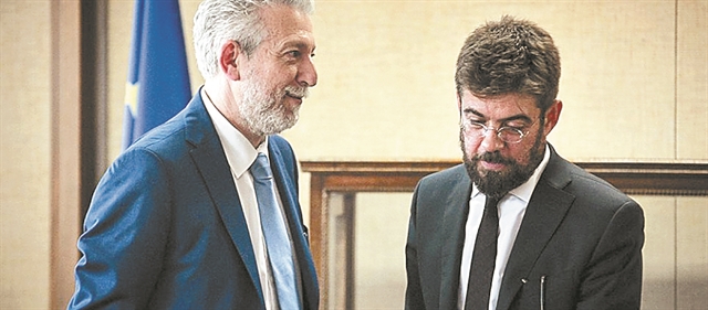 Τρέχουν να σβήσουν τη «φωτιά Κοντονή»